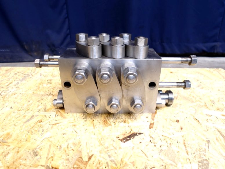 APV Gaulin valve housing complete K3-2PS